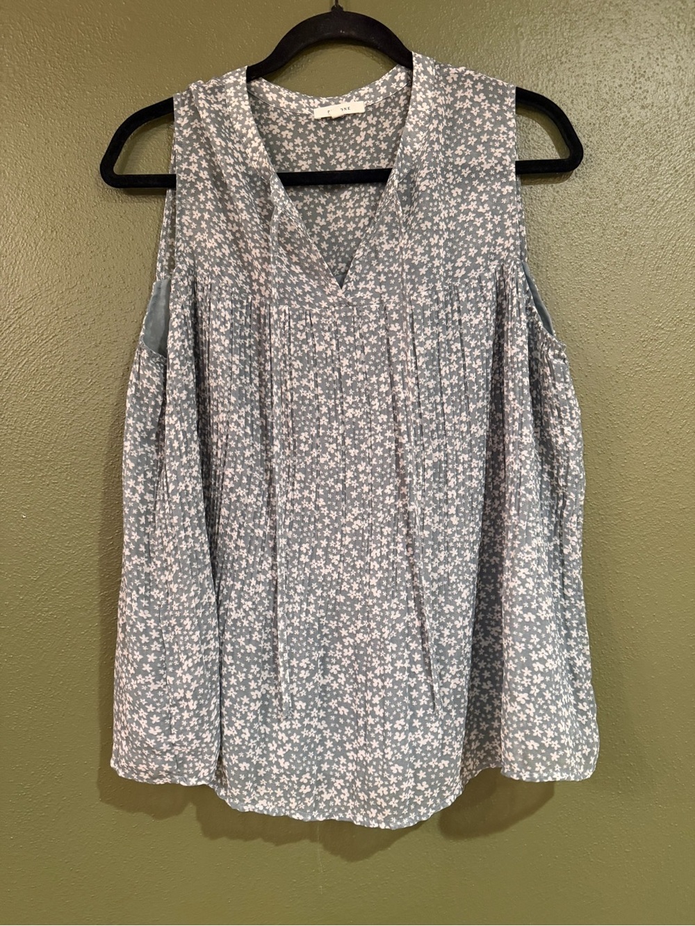 Women's Green Floral Sleeveless Blouse